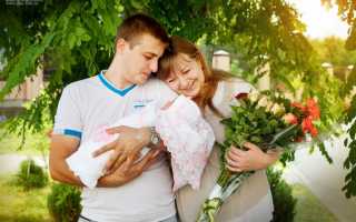 Выписка из роддома летом — как отпраздновать и ничего не забыть