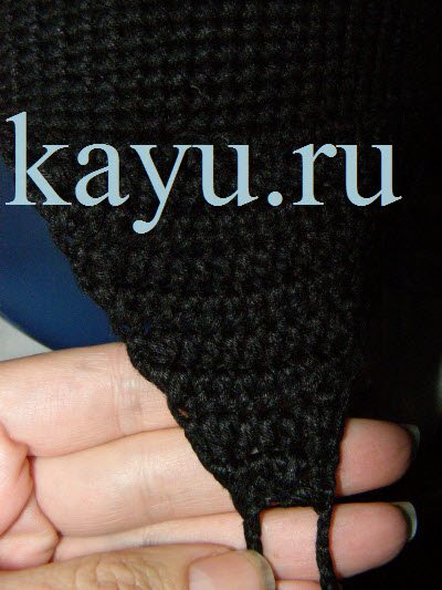 Треугольное ушко для шапки связанное крючком